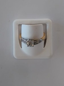 PIERŚCIONEK ZŁOTY 585 2.14 g  ]